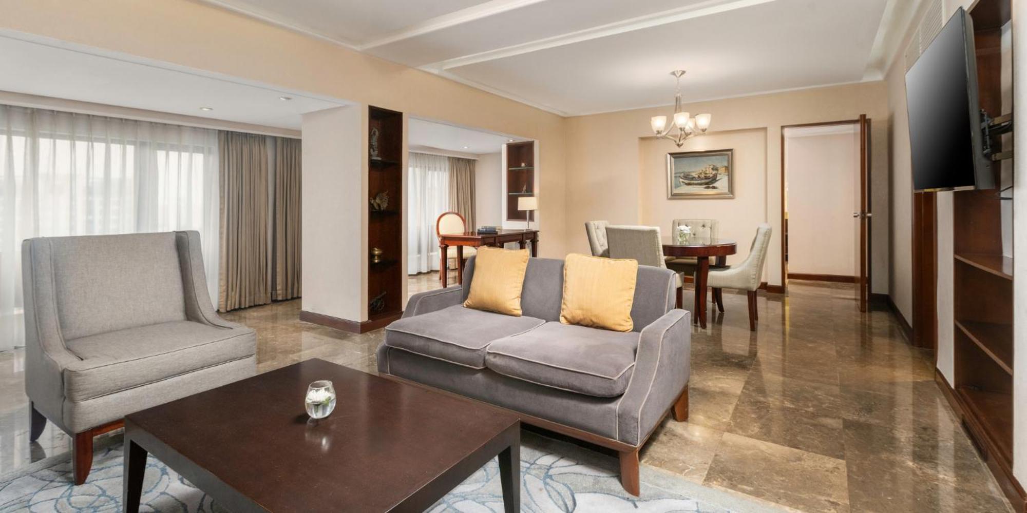 Executive Suite,1668066262:JPEG